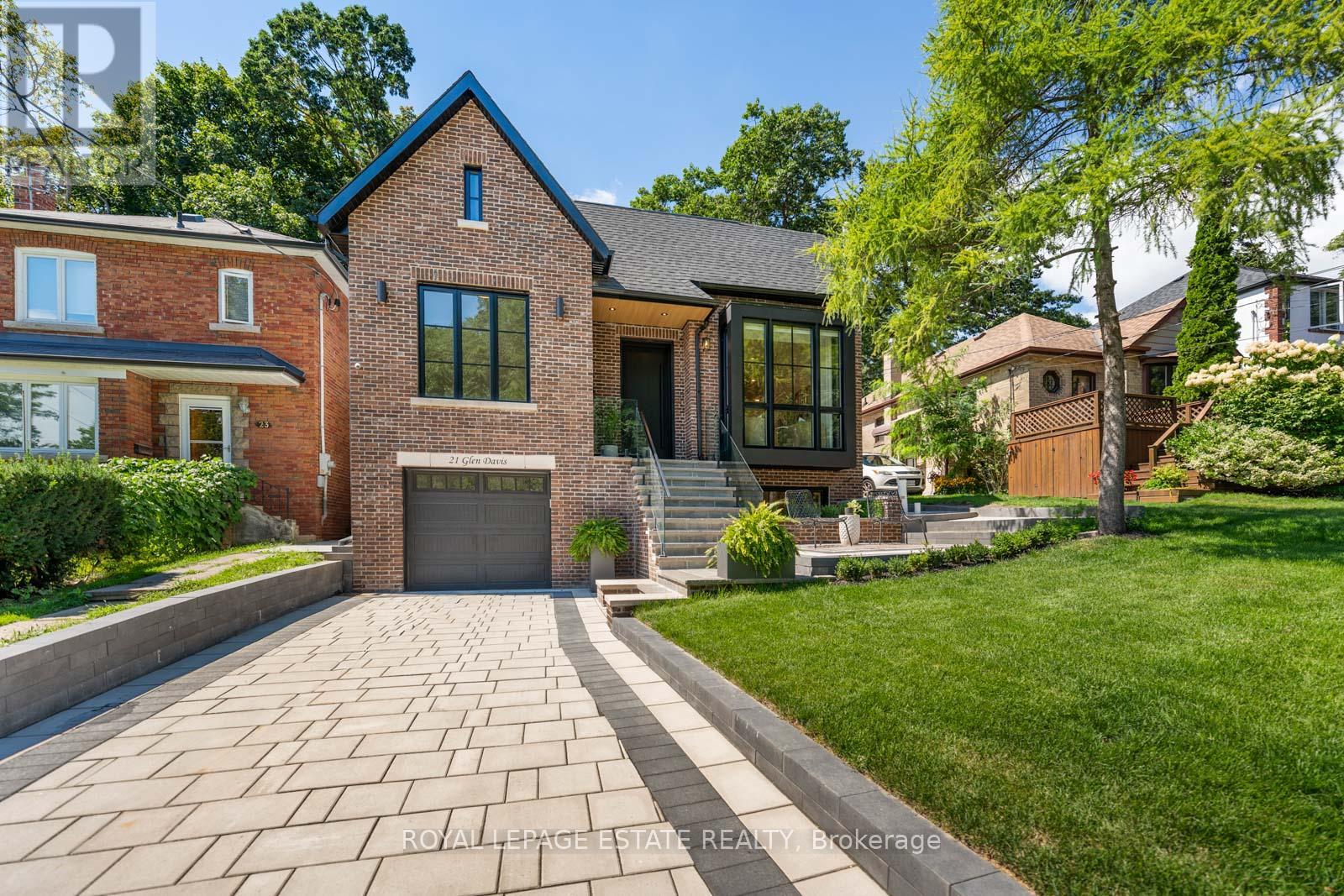 Photo 1 of 21 Glen Davis Crescent, Toronto ON