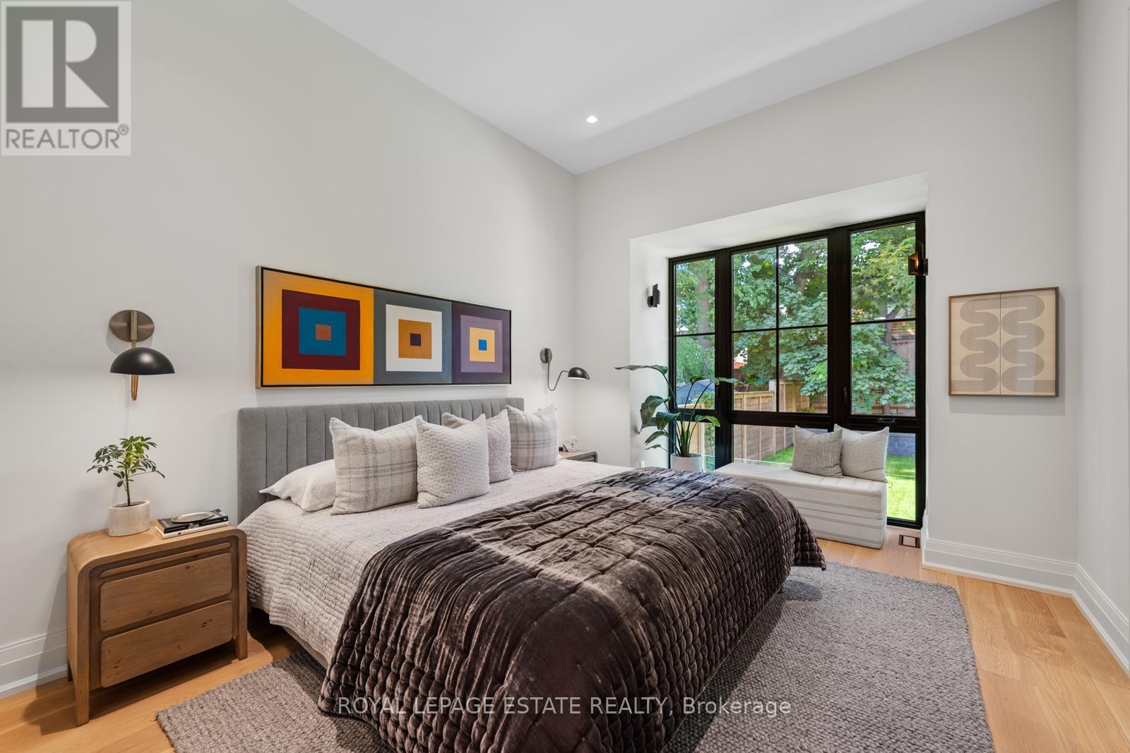 Photo 20 of 21 Glen Davis Crescent, Toronto ON