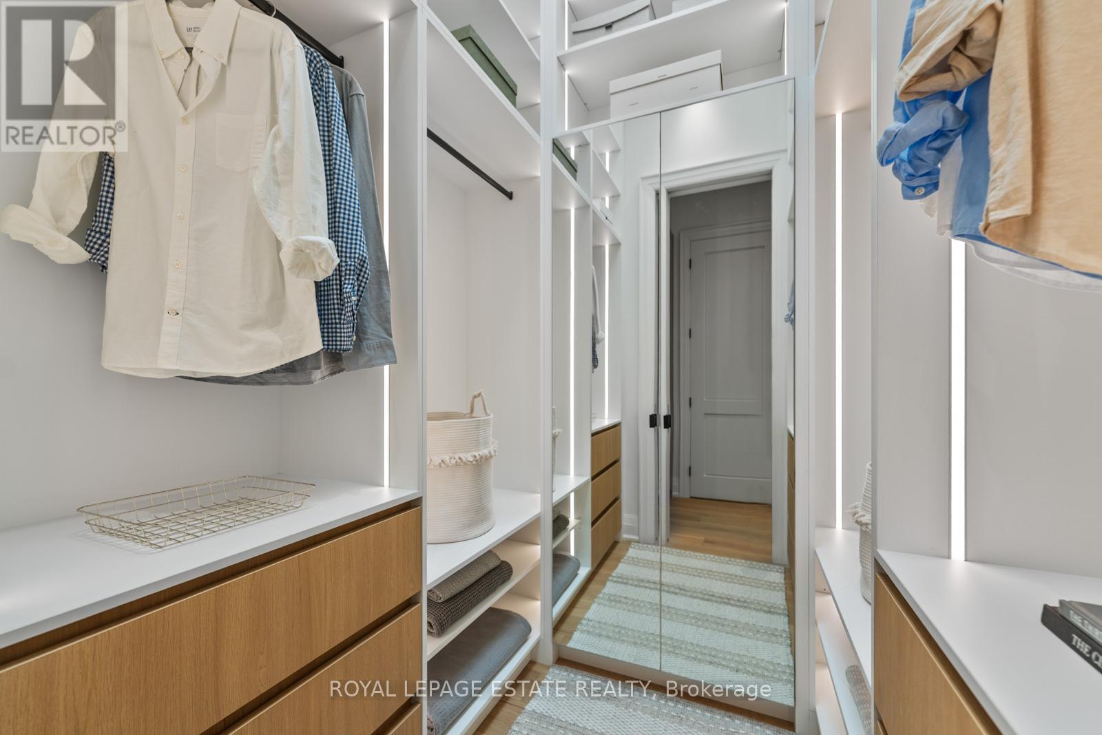 Photo 25 of 21 Glen Davis Crescent, Toronto ON