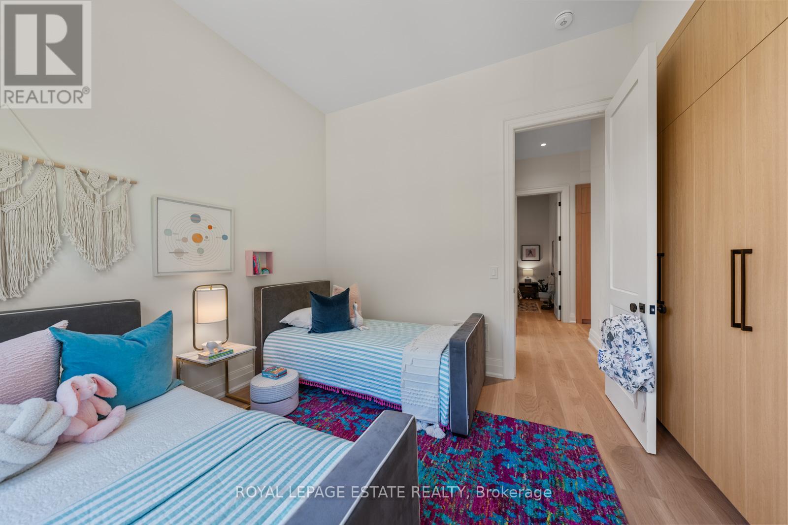 Photo 30 of 21 Glen Davis Crescent, Toronto ON