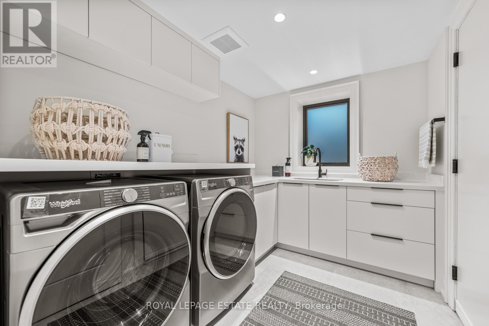 Photo 34 of 21 Glen Davis Crescent, Toronto ON