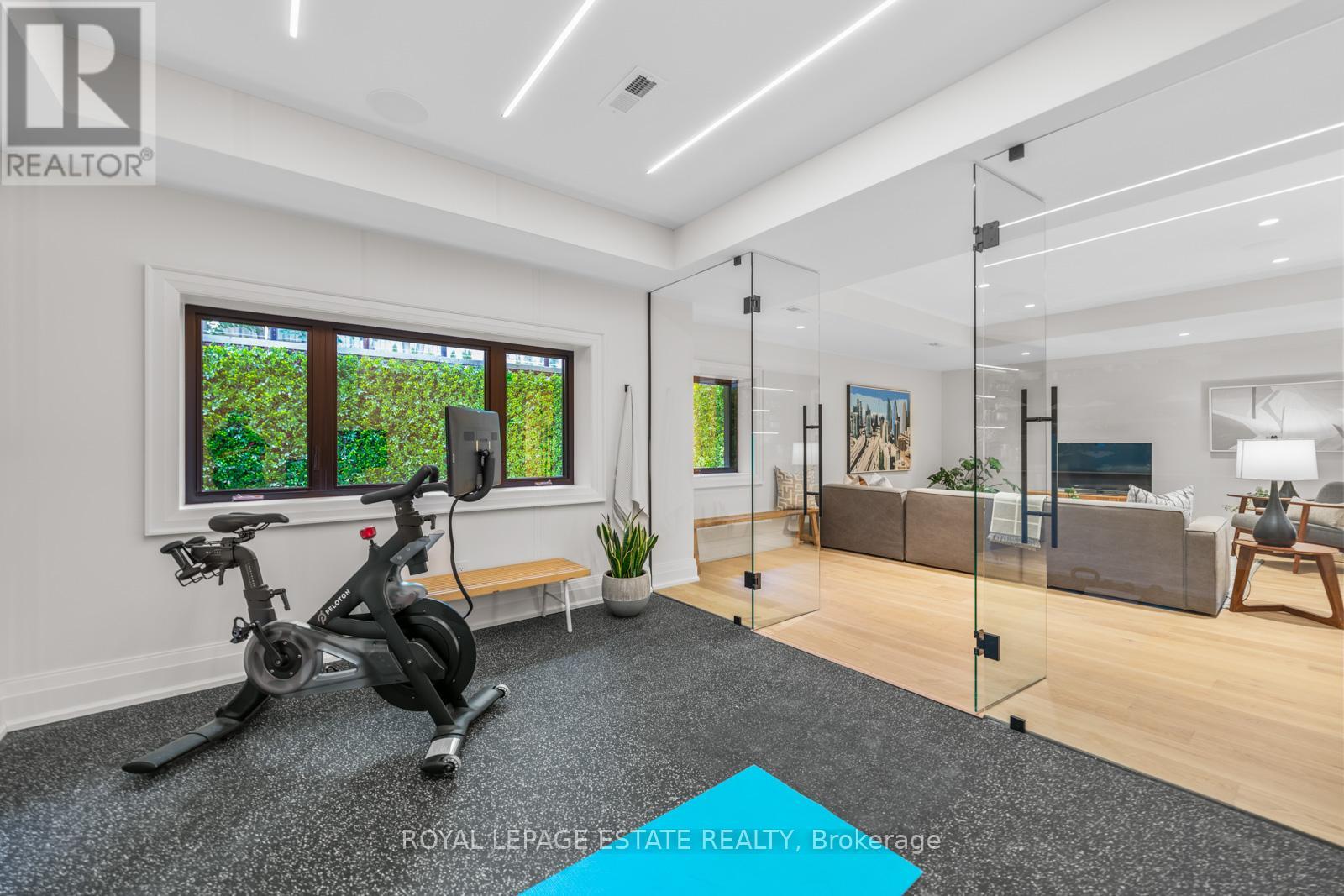 Photo 38 of 21 Glen Davis Crescent, Toronto ON