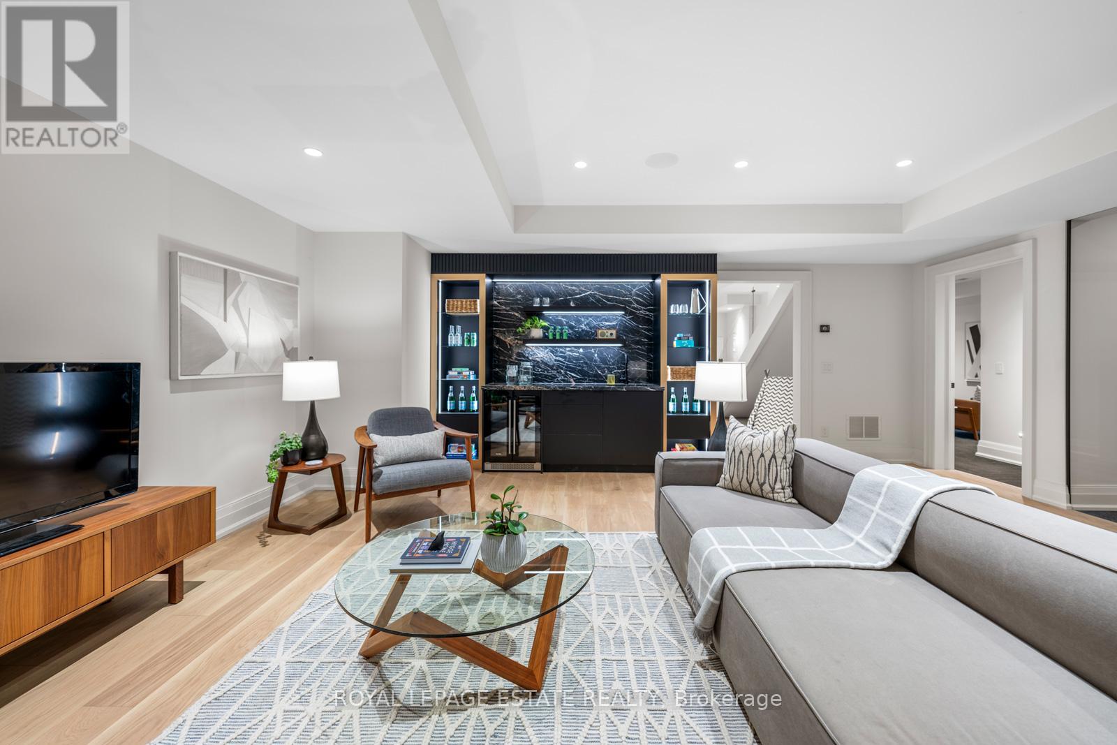 Photo 43 of 21 Glen Davis Crescent, Toronto ON