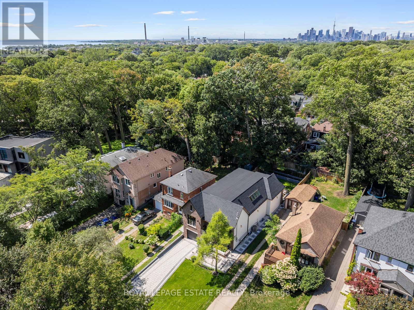 Photo 49 of 21 Glen Davis Crescent, Toronto ON