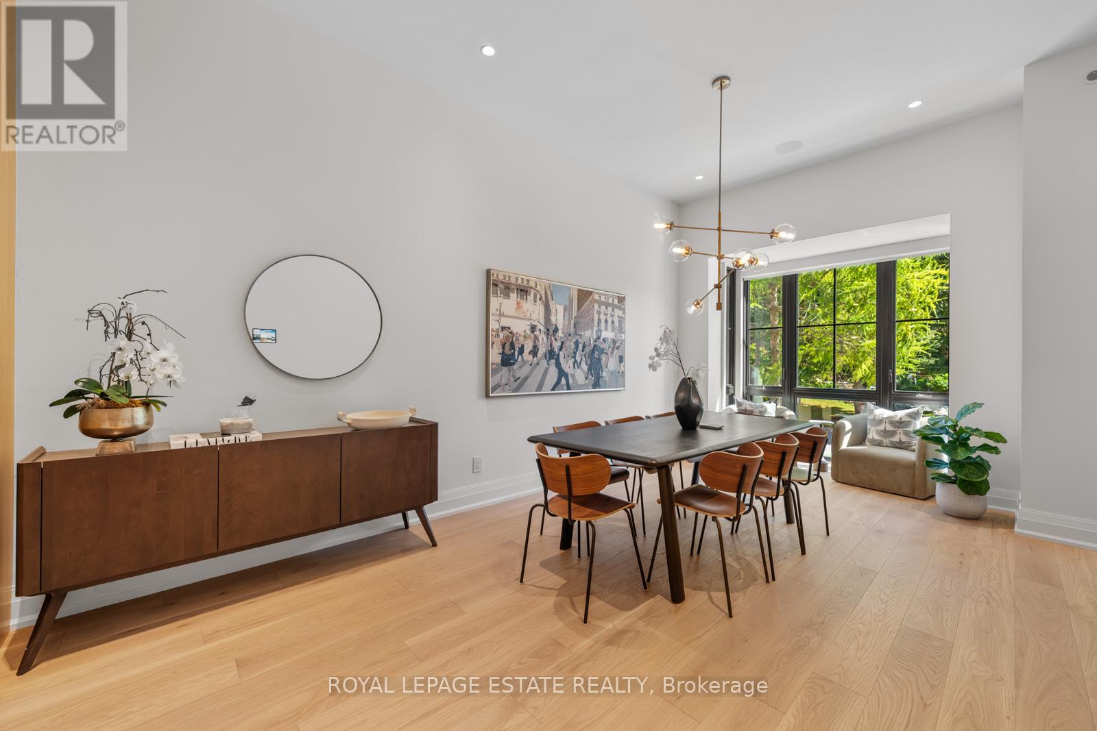 Photo 6 of 21 Glen Davis Crescent, Toronto ON