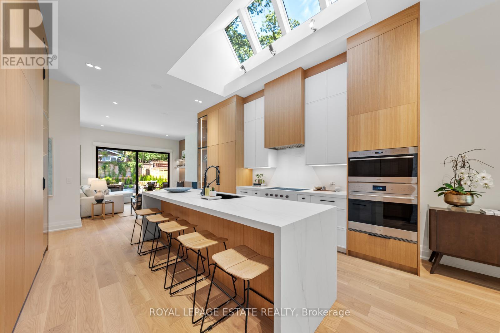 Photo 9 of 21 Glen Davis Crescent, Toronto ON