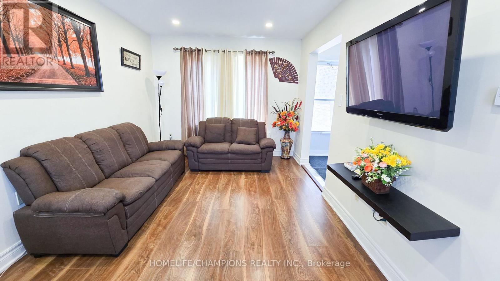 Photo 10 of 164 Wright Crescent, Ajax ON