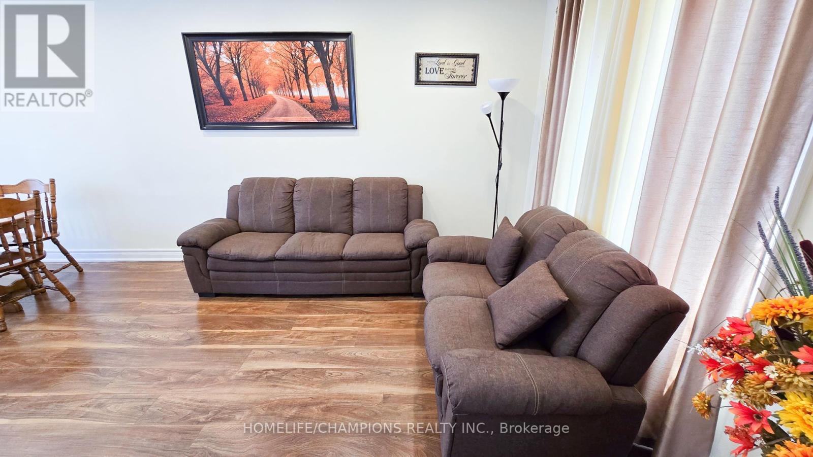 Photo 11 of 164 Wright Crescent, Ajax ON