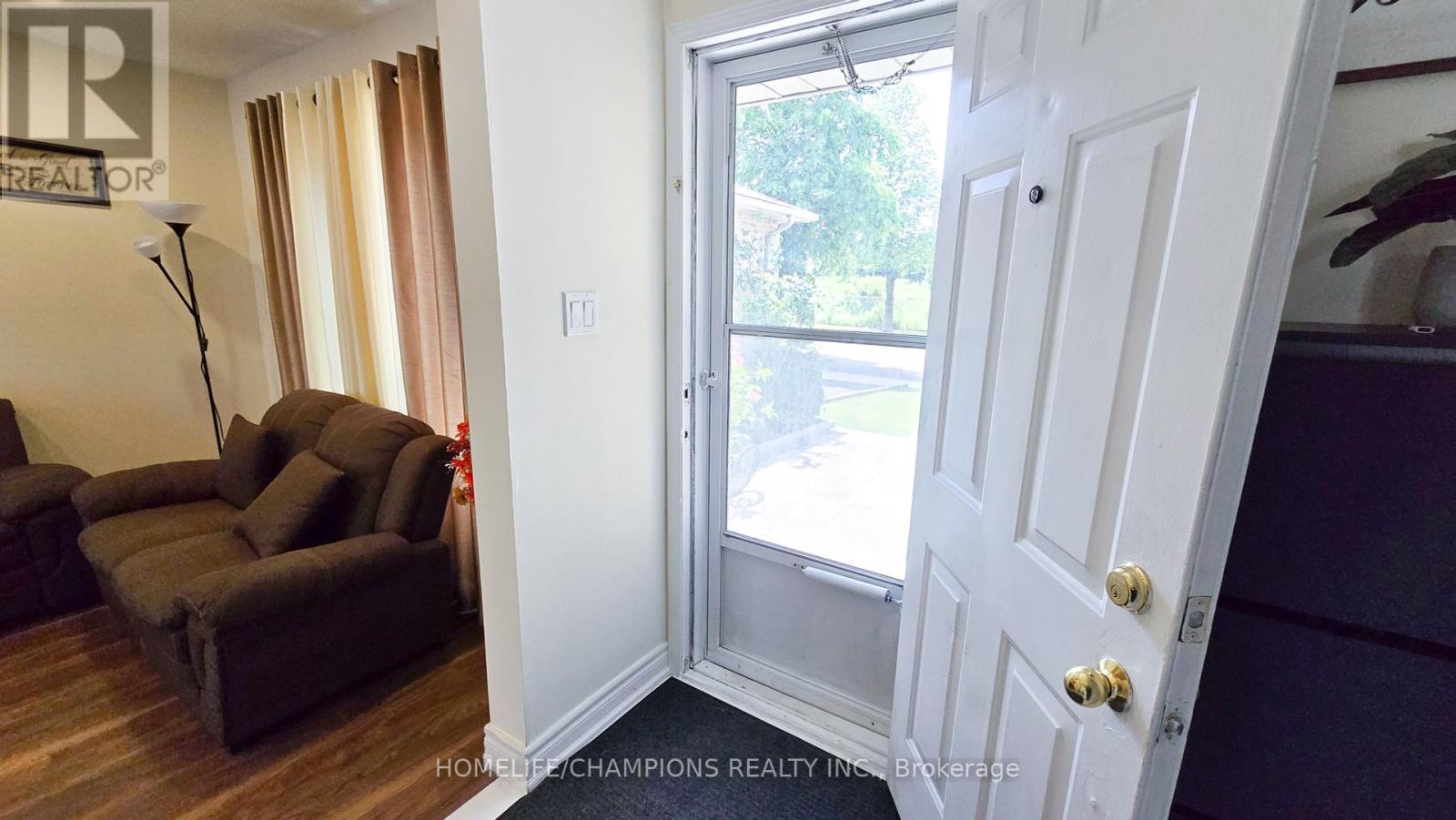 Photo 13 of 164 Wright Crescent, Ajax ON