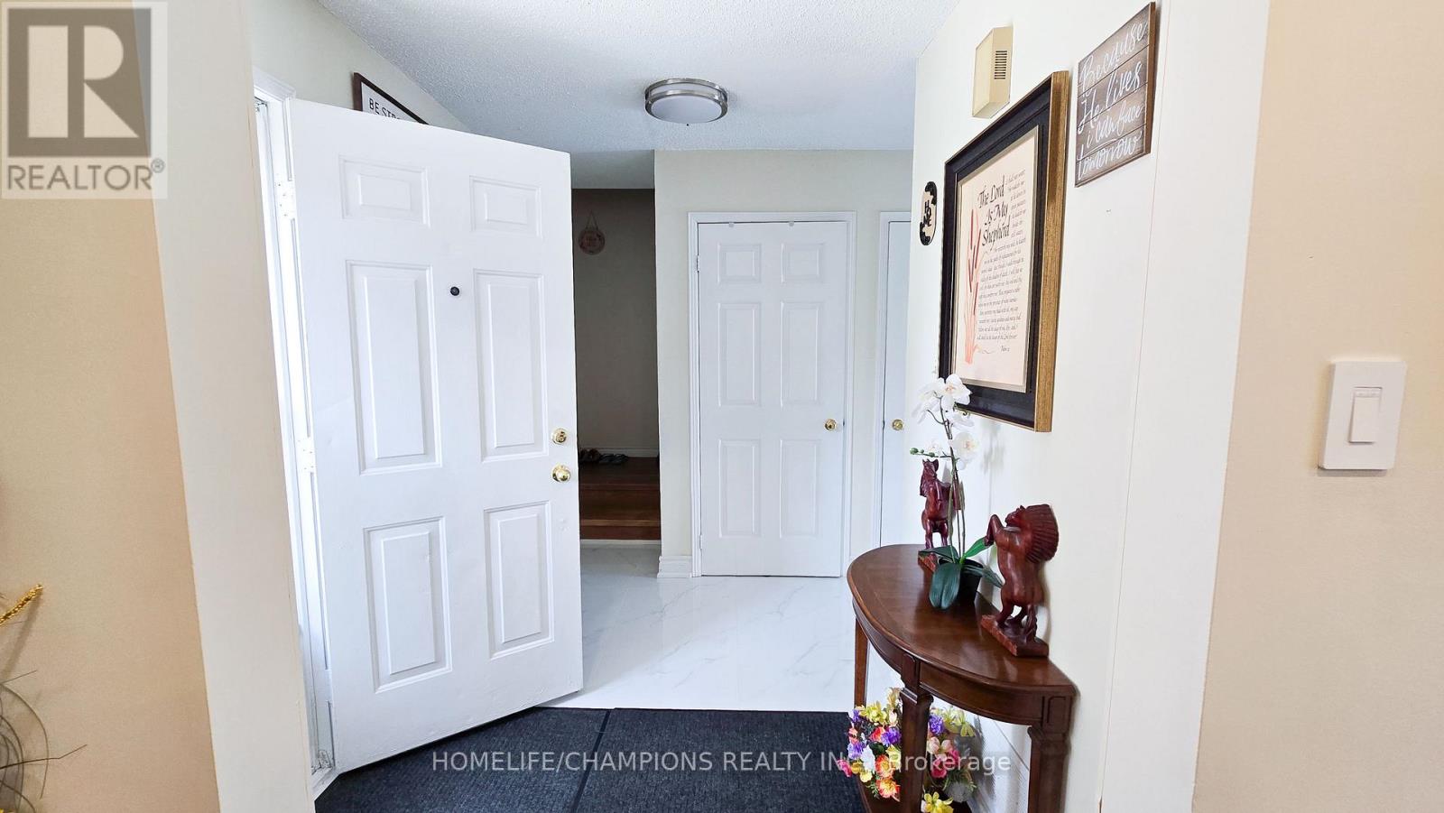 Photo 14 of 164 Wright Crescent, Ajax ON