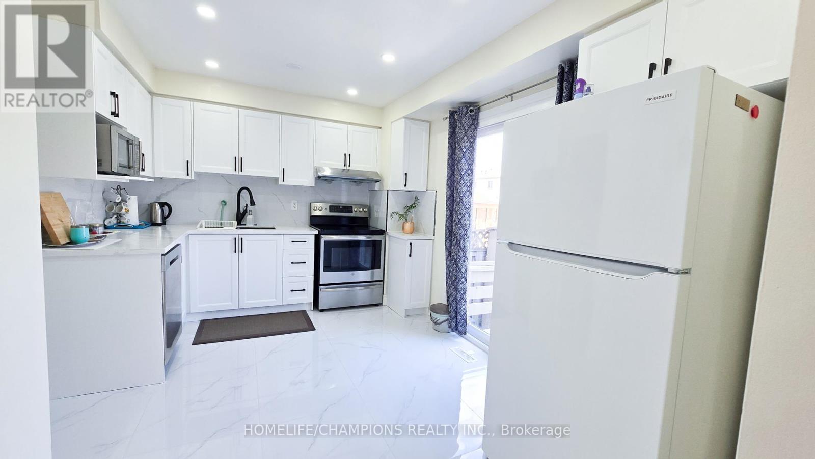 Photo 19 of 164 Wright Crescent, Ajax ON