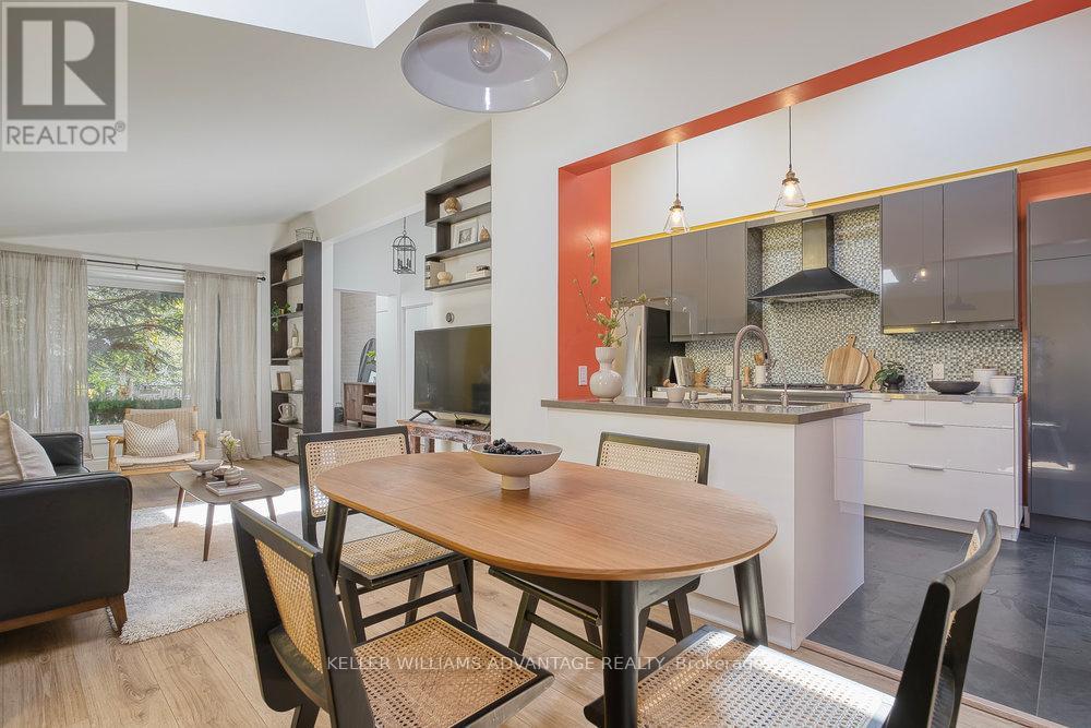 Photo 10 of 24 Lyncroft Drive, Toronto ON