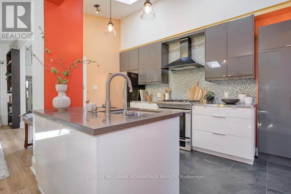 Photo 13 of 24 Lyncroft Drive, Toronto ON