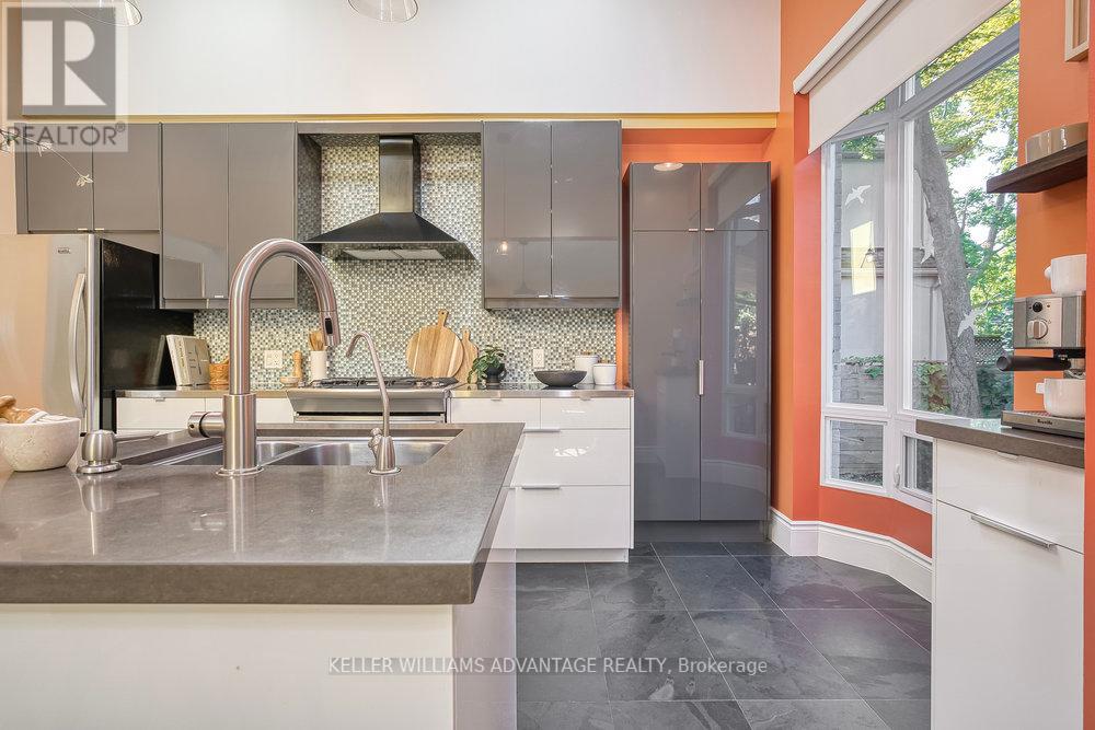 Photo 14 of 24 Lyncroft Drive, Toronto ON