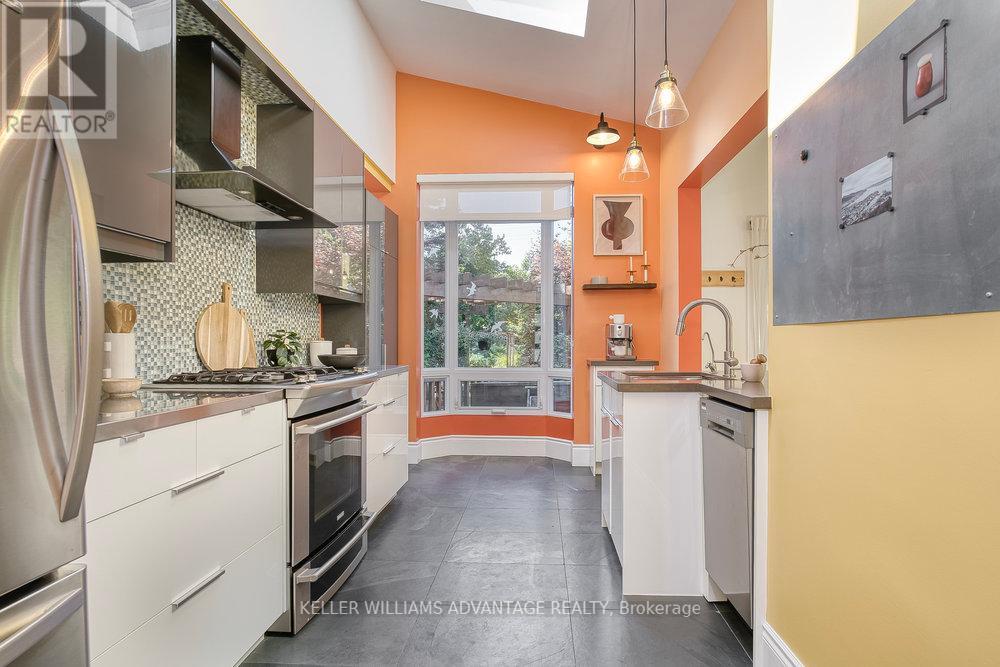 Photo 15 of 24 Lyncroft Drive, Toronto ON