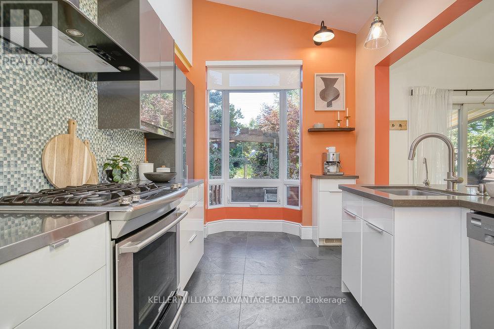 Photo 16 of 24 Lyncroft Drive, Toronto ON
