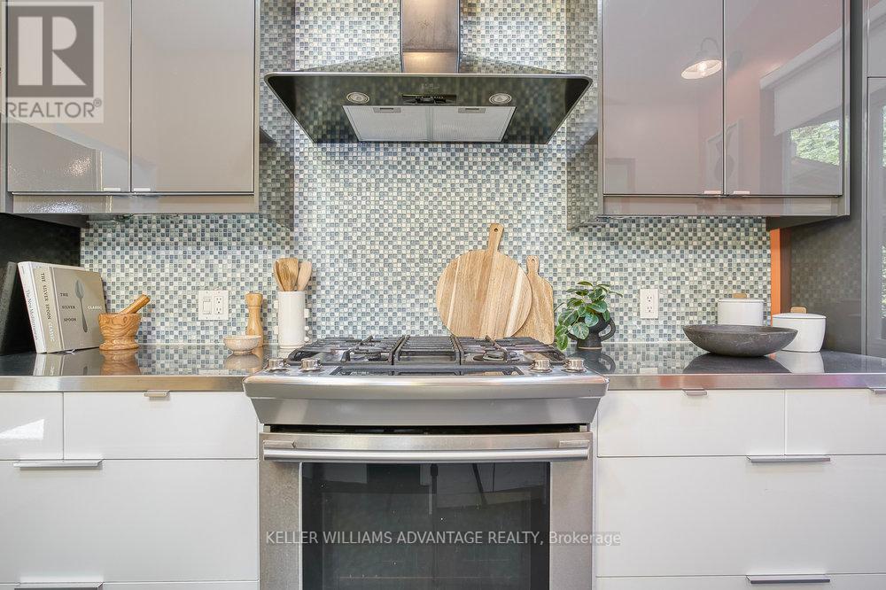 Photo 18 of 24 Lyncroft Drive, Toronto ON