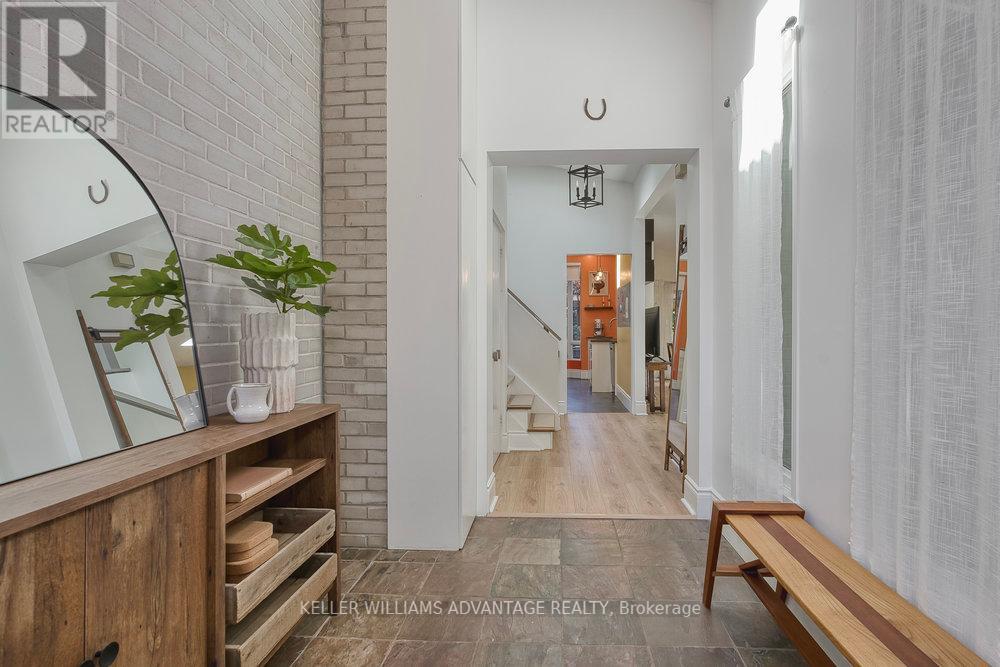 Photo 3 of 24 Lyncroft Drive, Toronto ON