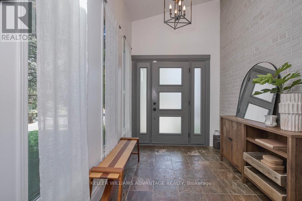 Photo 4 of 24 Lyncroft Drive, Toronto ON