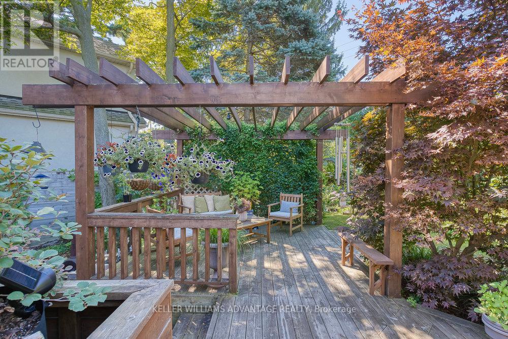 Photo 42 of 24 Lyncroft Drive, Toronto ON