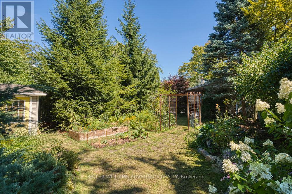 Photo 48 of 24 Lyncroft Drive, Toronto ON