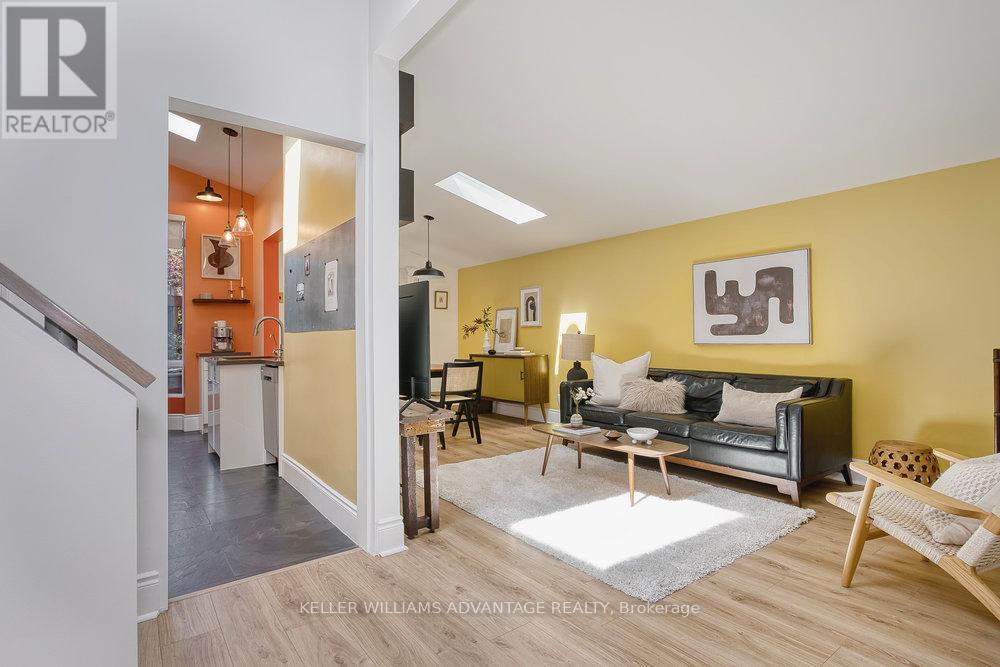 Photo 5 of 24 Lyncroft Drive, Toronto ON