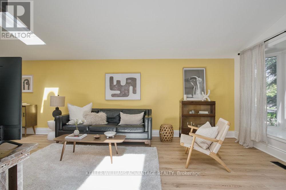 Photo 6 of 24 Lyncroft Drive, Toronto ON