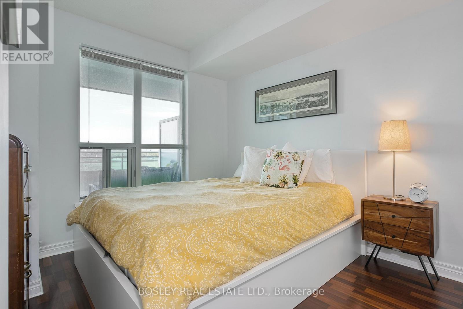 Photo 9 of 326 60 Fairfax Crescent, Toronto ON