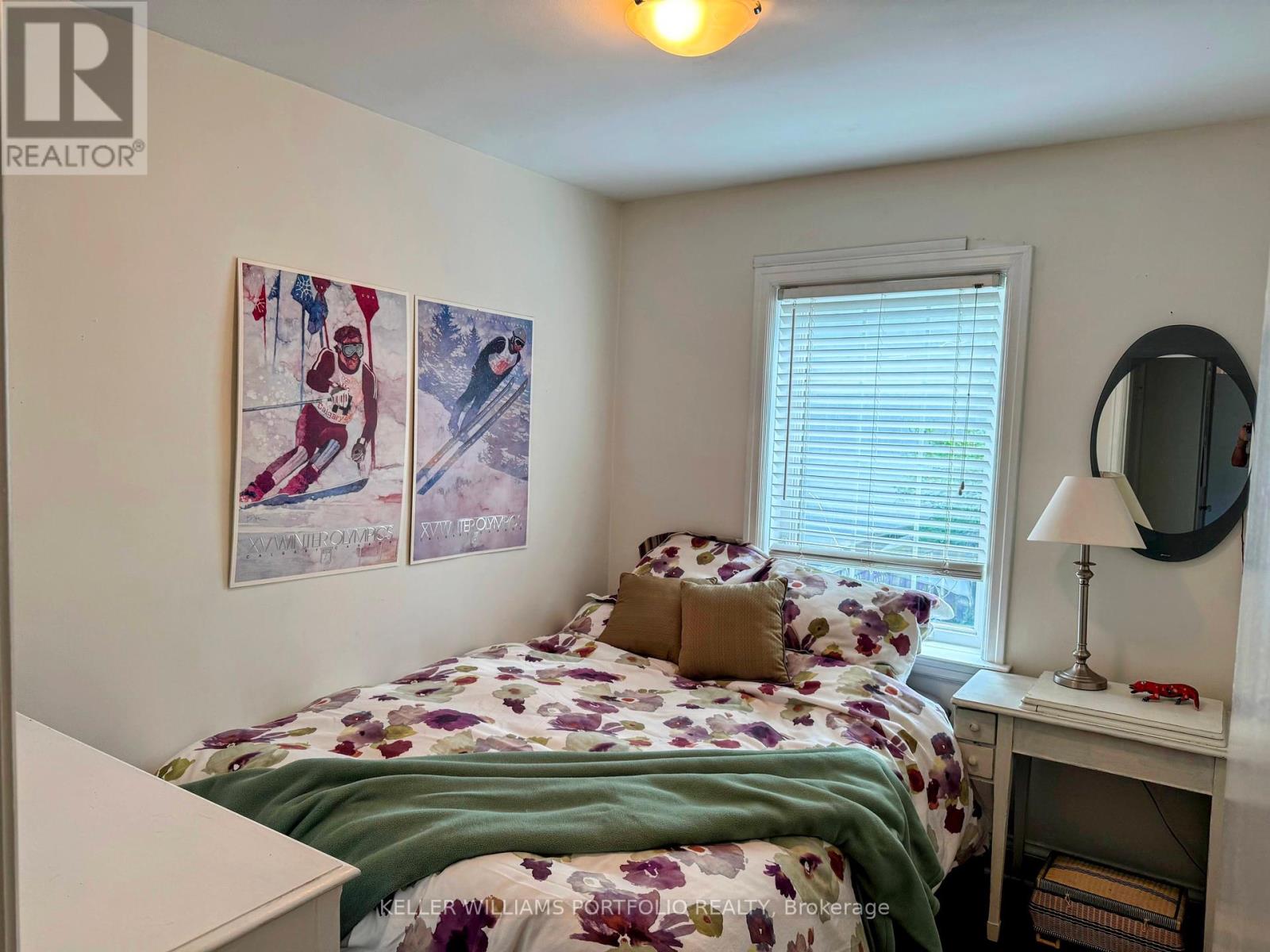 Photo 10 of 27 Wood Glen Road, Toronto ON