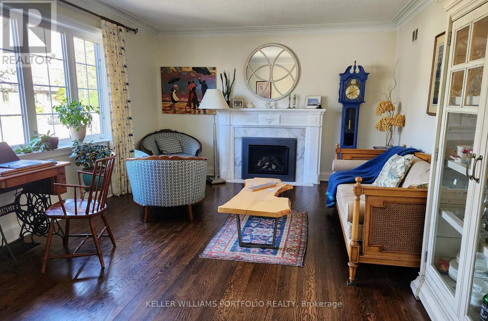 Photo 15 of 27 Wood Glen Road, Toronto ON