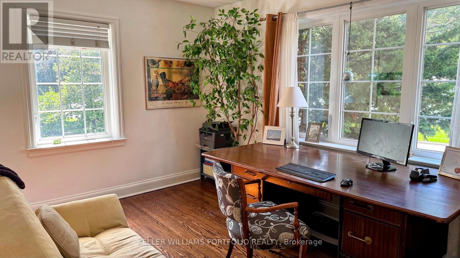Photo 17 of 27 Wood Glen Road, Toronto ON