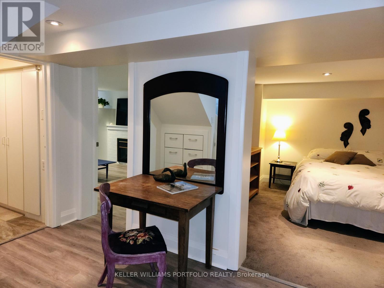Photo 19 of 27 Wood Glen Road, Toronto ON
