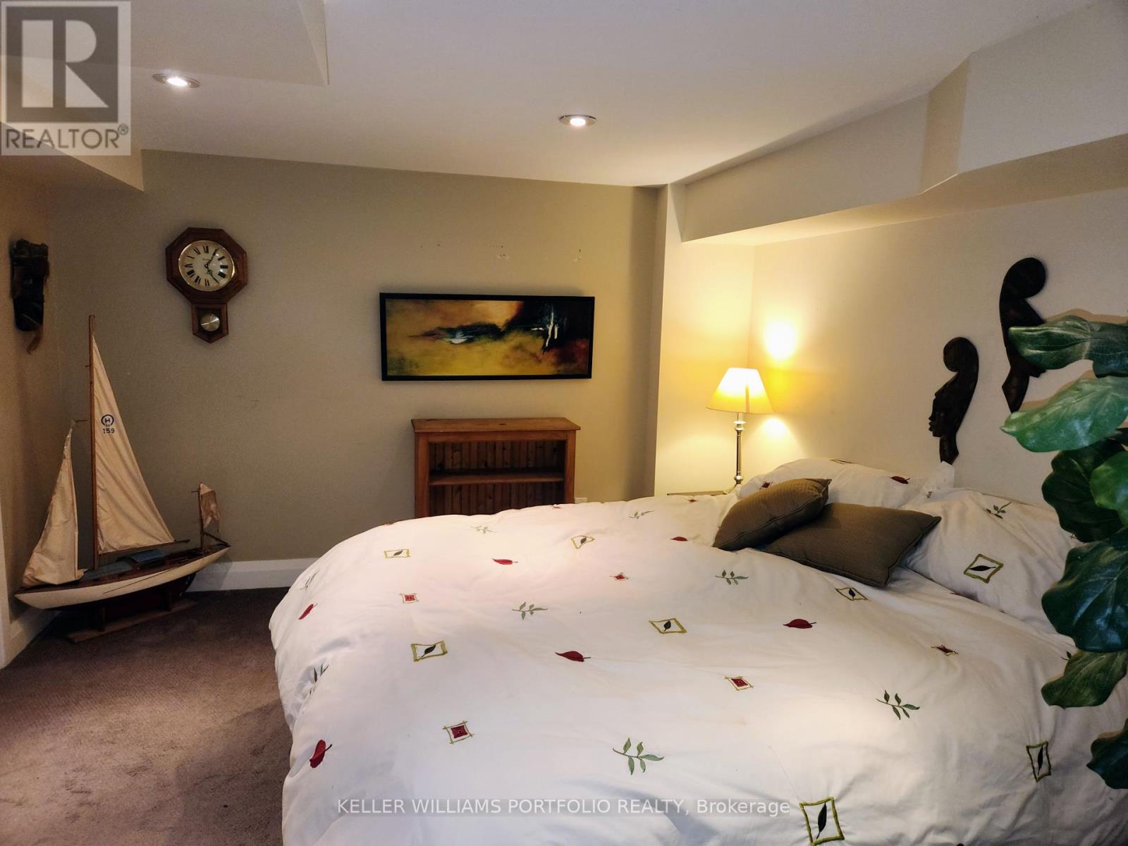 Photo 20 of 27 Wood Glen Road, Toronto ON