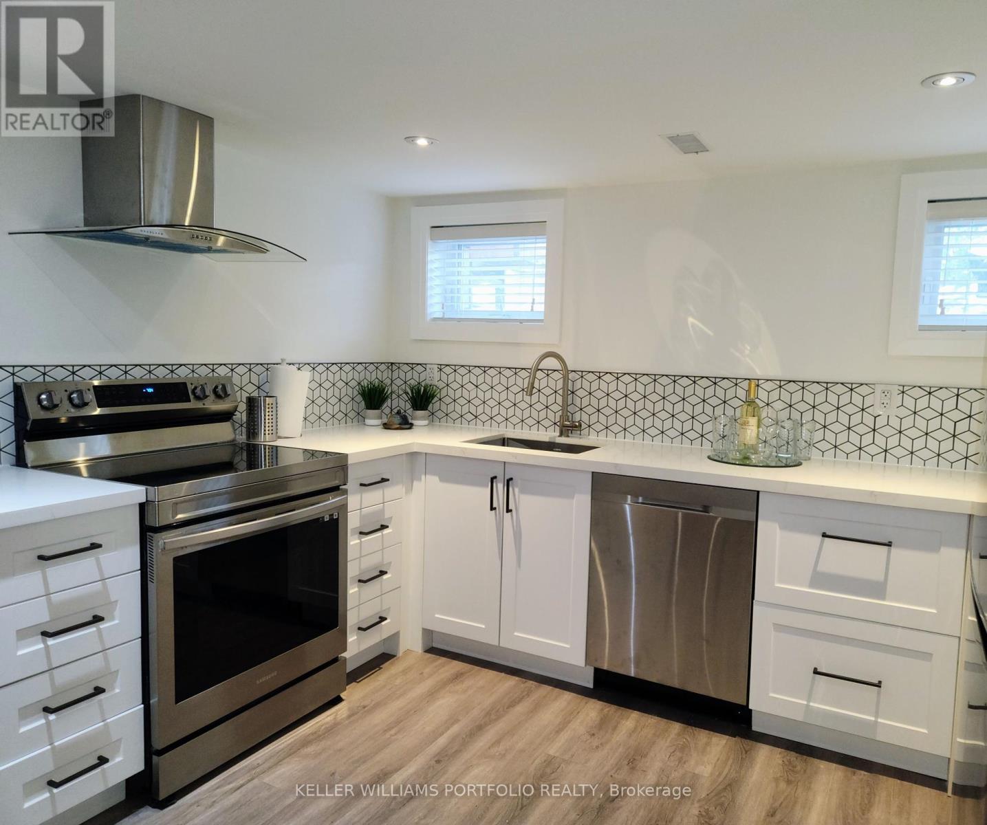 Photo 22 of 27 Wood Glen Road, Toronto ON