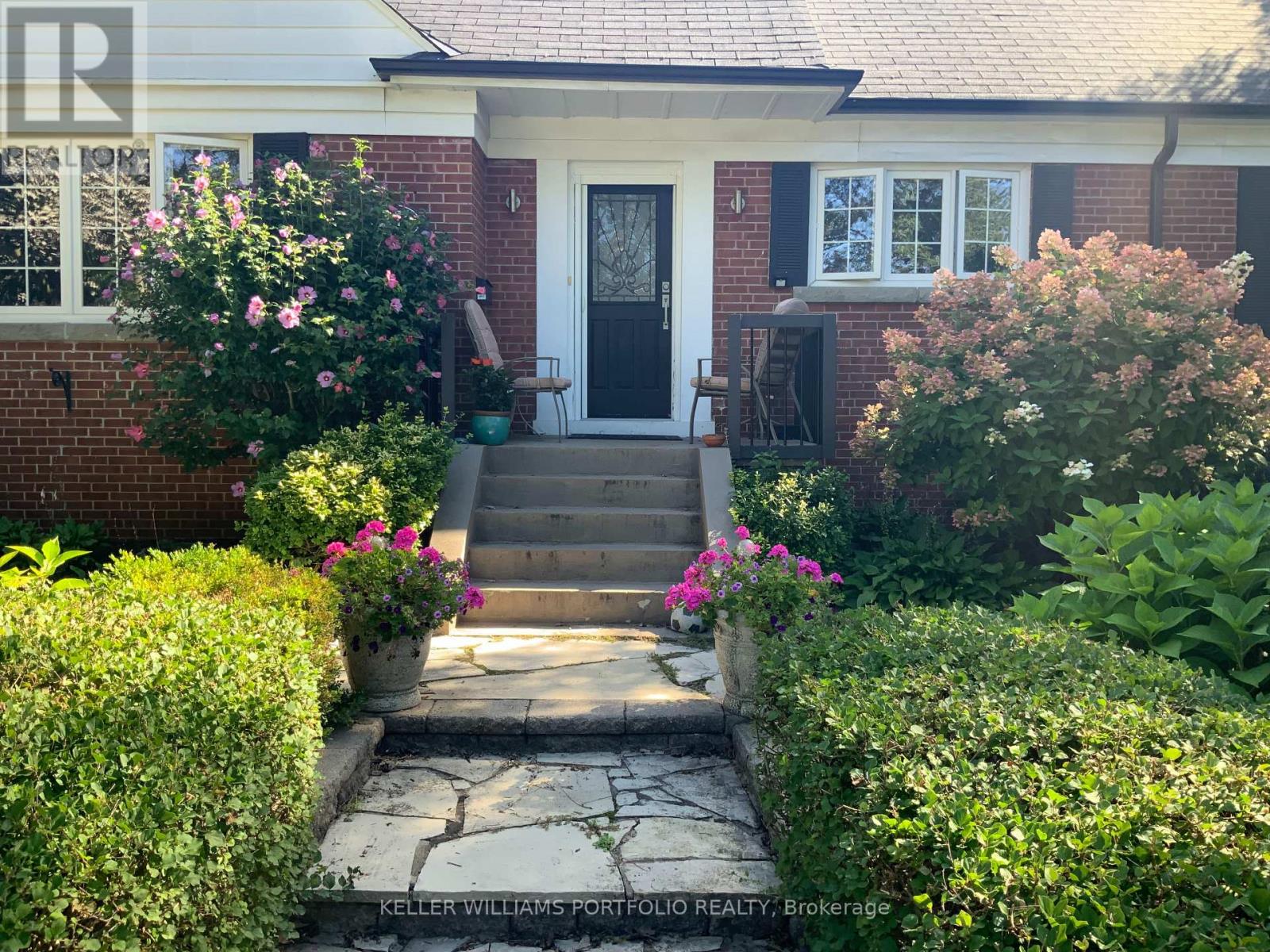 Photo 30 of 27 Wood Glen Road, Toronto ON