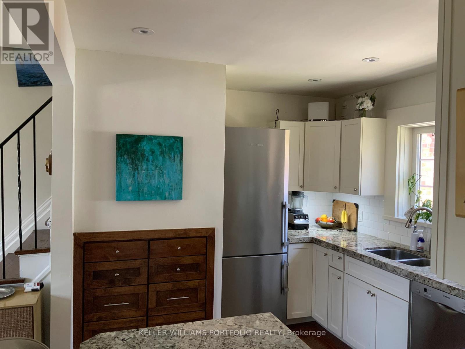 Photo 5 of 27 Wood Glen Road, Toronto ON