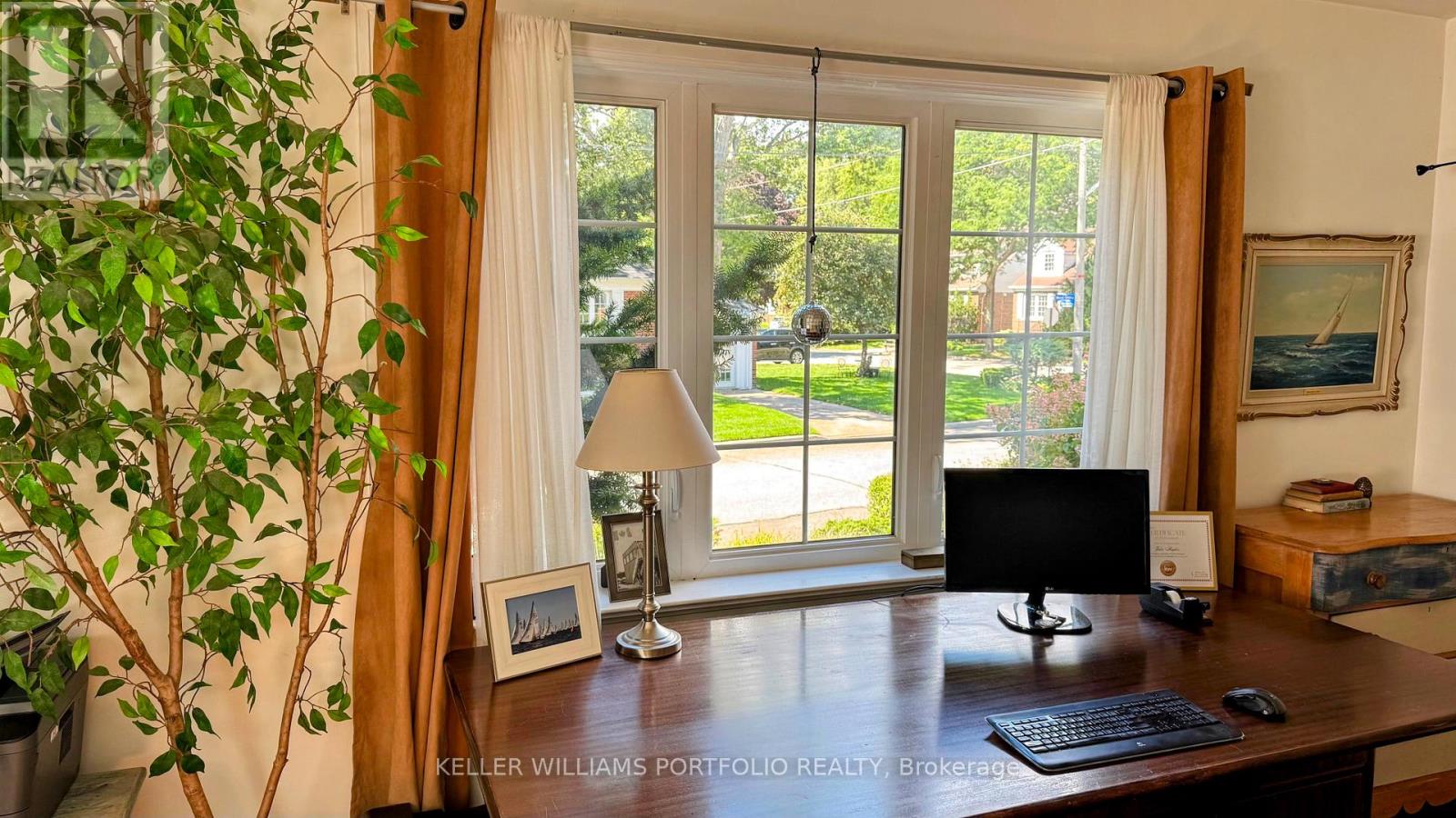 Photo 6 of 27 Wood Glen Road, Toronto ON