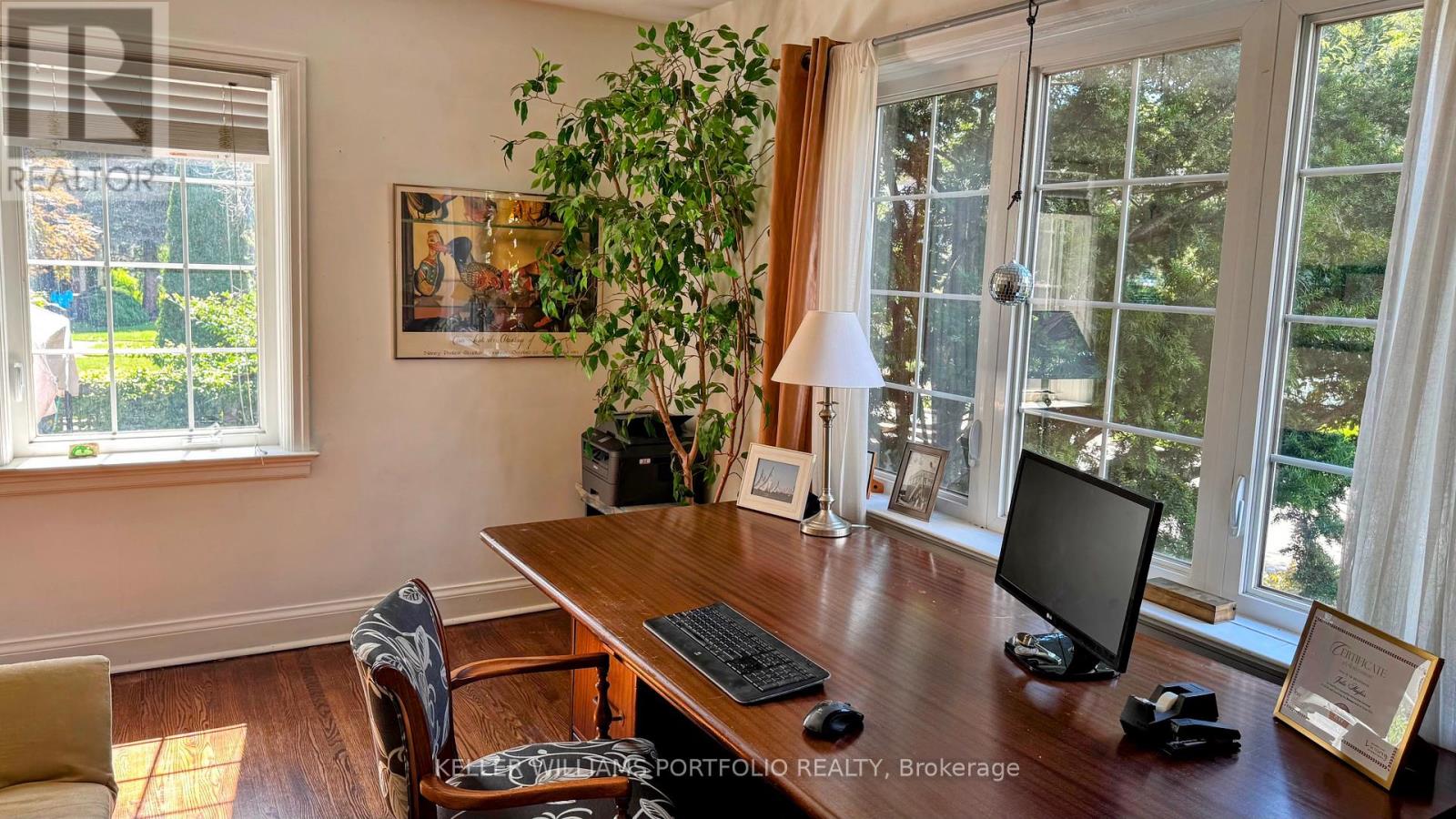 Photo 7 of 27 Wood Glen Road, Toronto ON