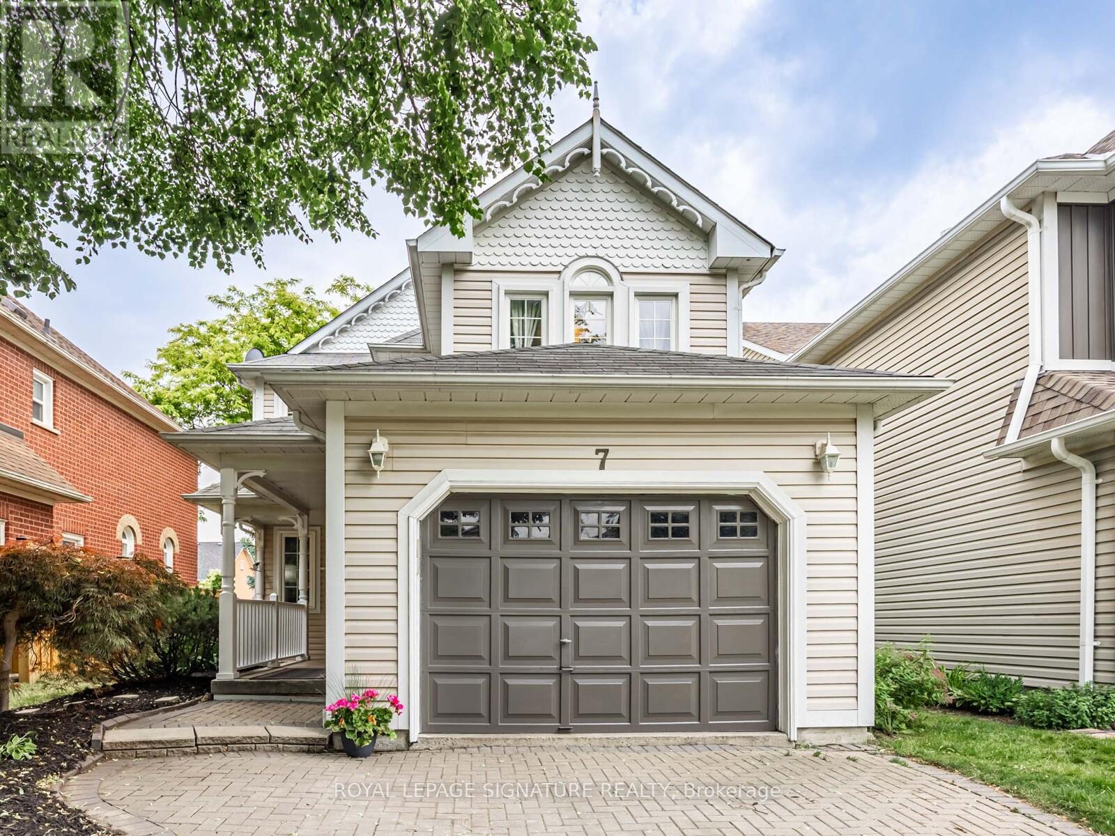 Photo 2 of 7 Knox Crescent, Whitby ON
