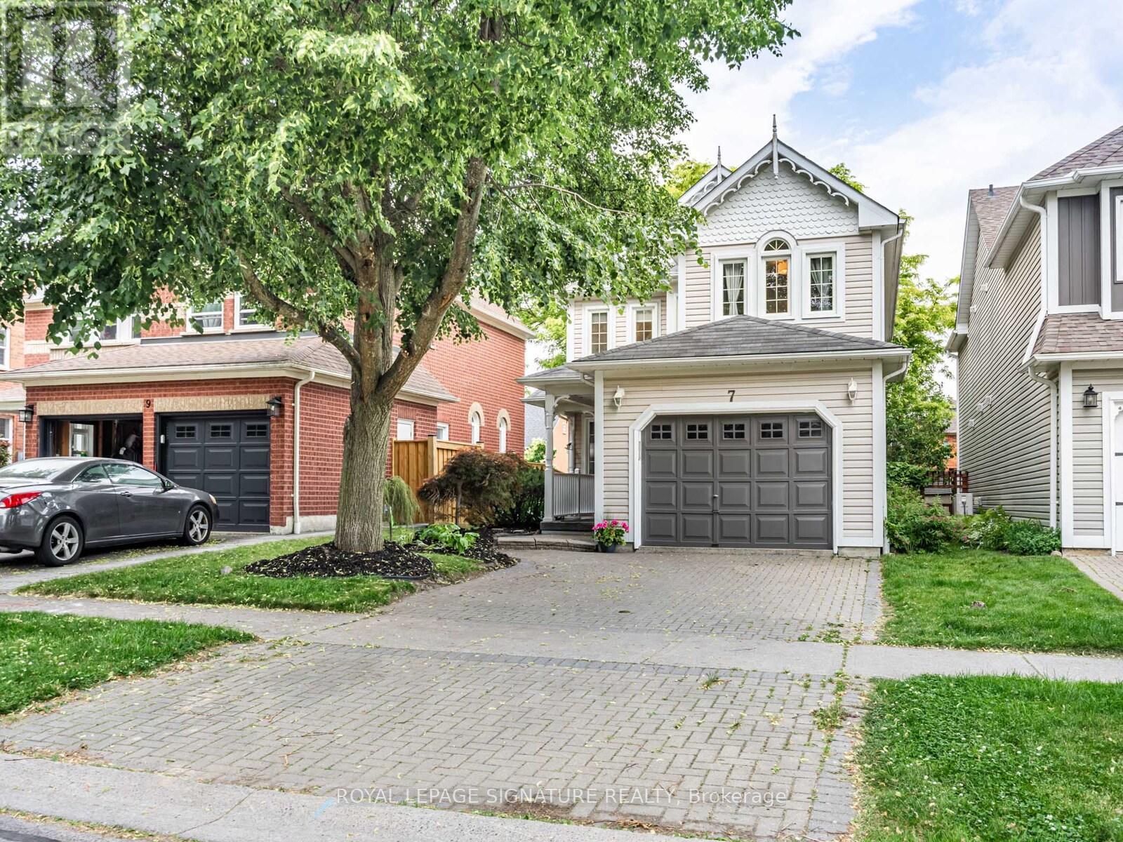 Photo 3 of 7 Knox Crescent, Whitby ON