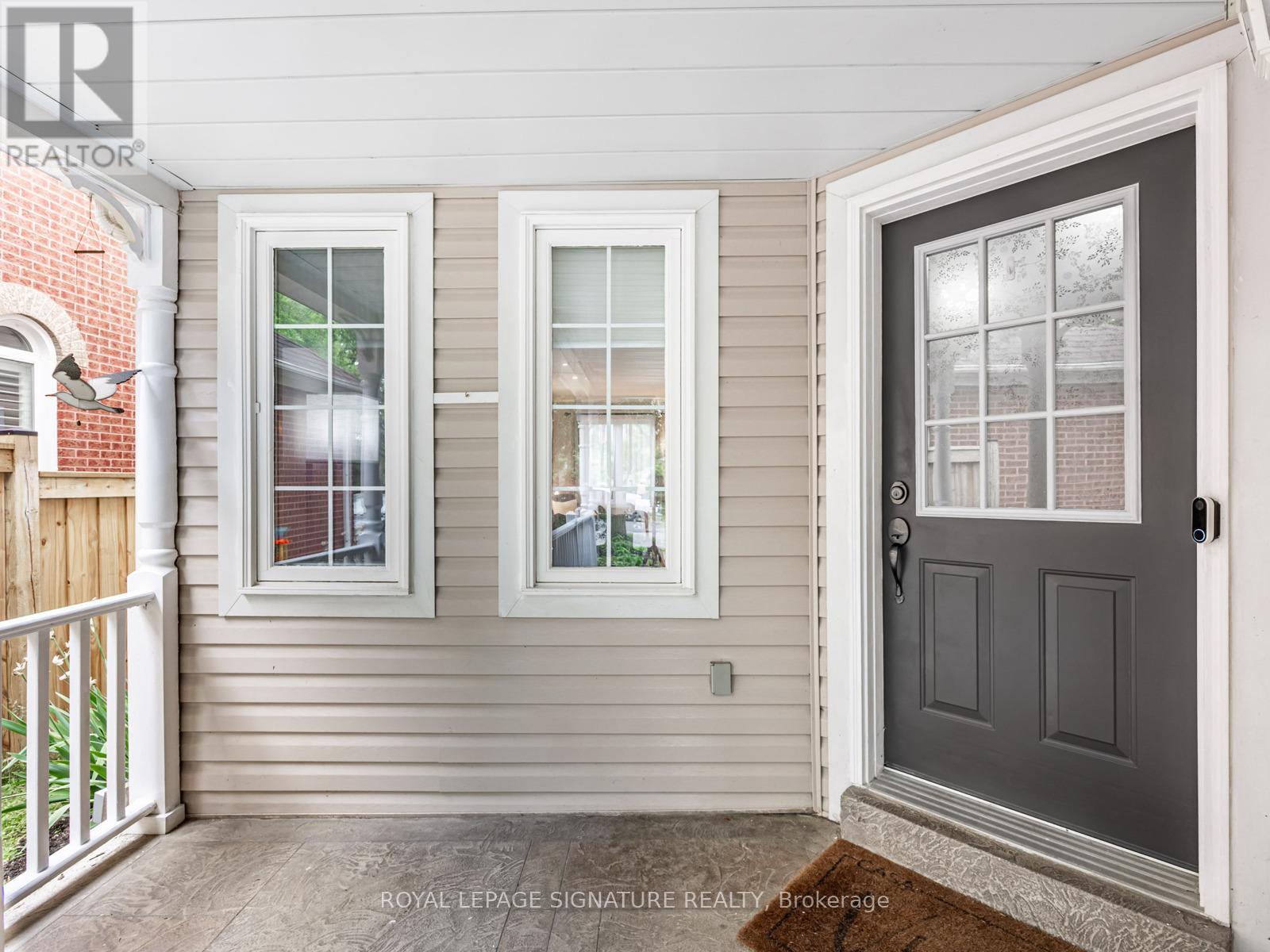 Photo 4 of 7 Knox Crescent, Whitby ON