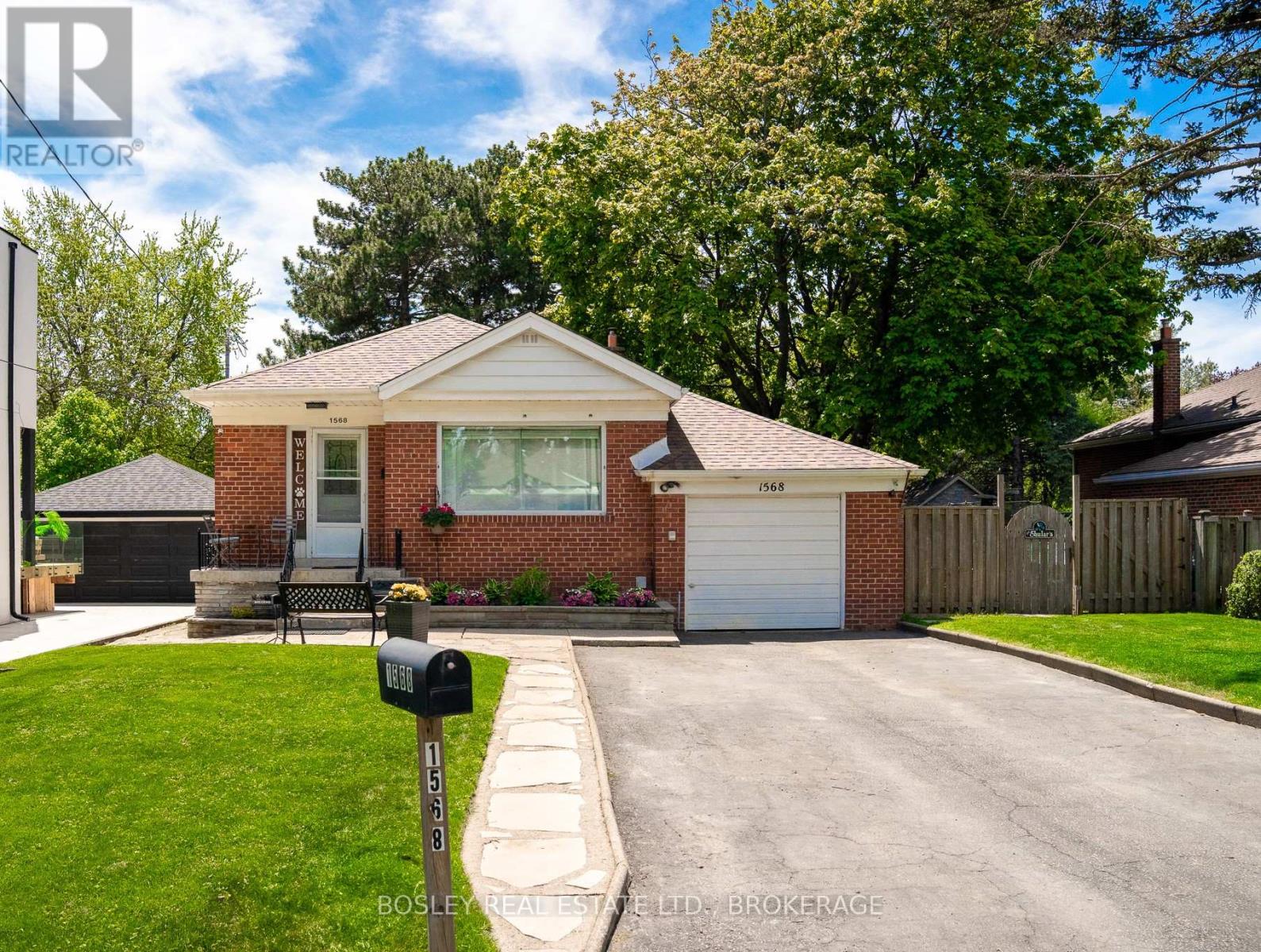 Photo 1 of 1568 Asgard Drive, Mississauga ON