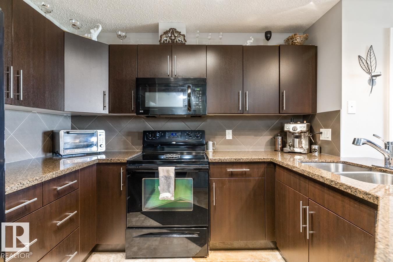Photo 6 of 115 2208 44 Av Nw, Edmonton AB