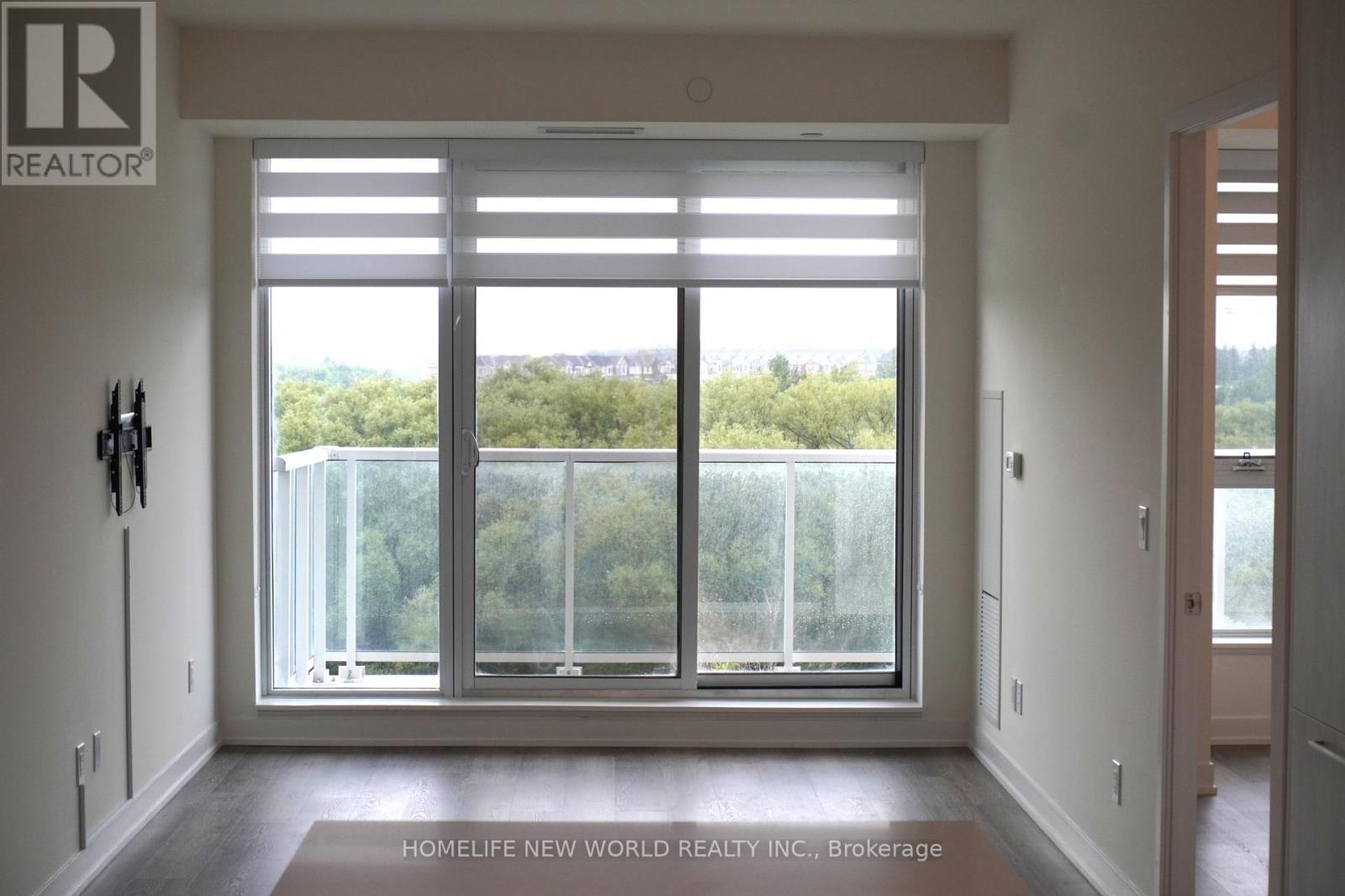 Photo 3 of 706 6 David Eyer Road, Richmond Hill ON