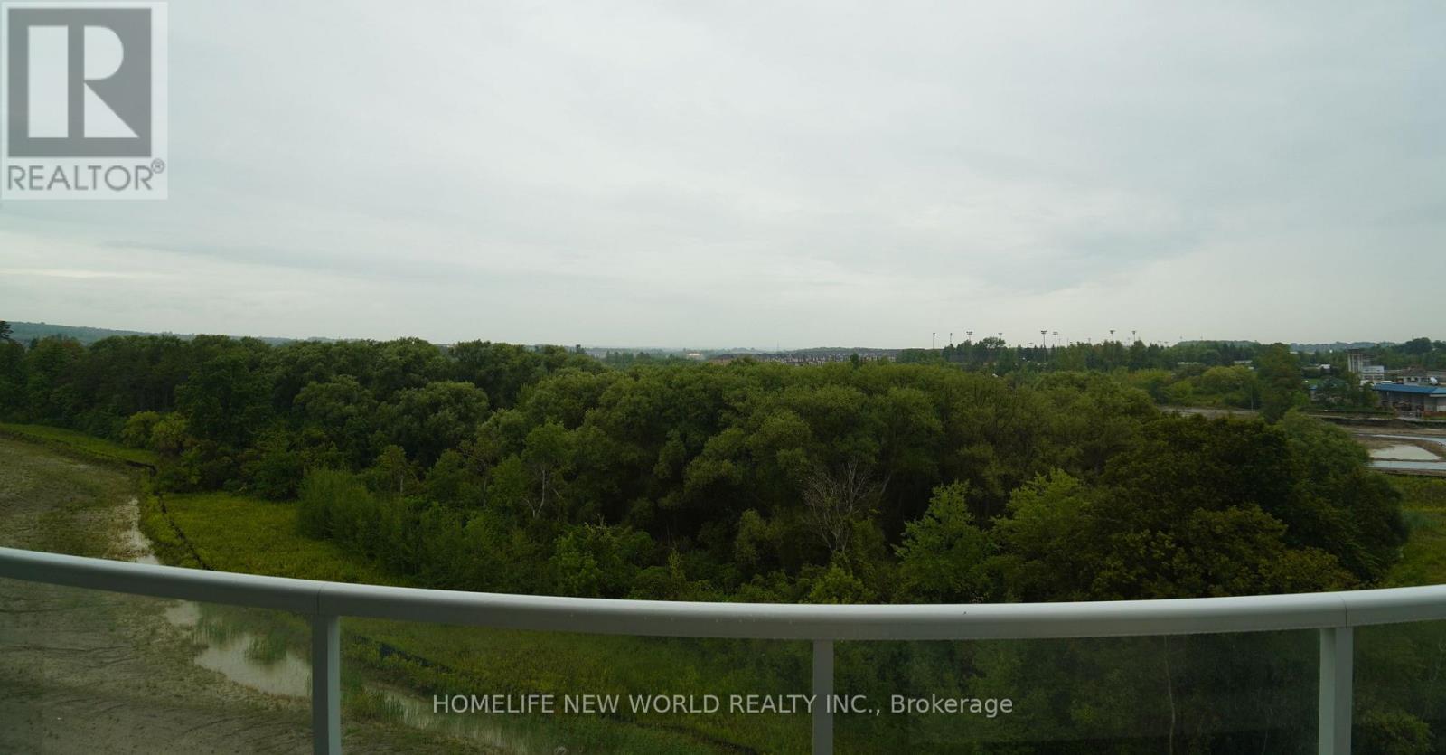 Photo 4 of 706 6 David Eyer Road, Richmond Hill ON