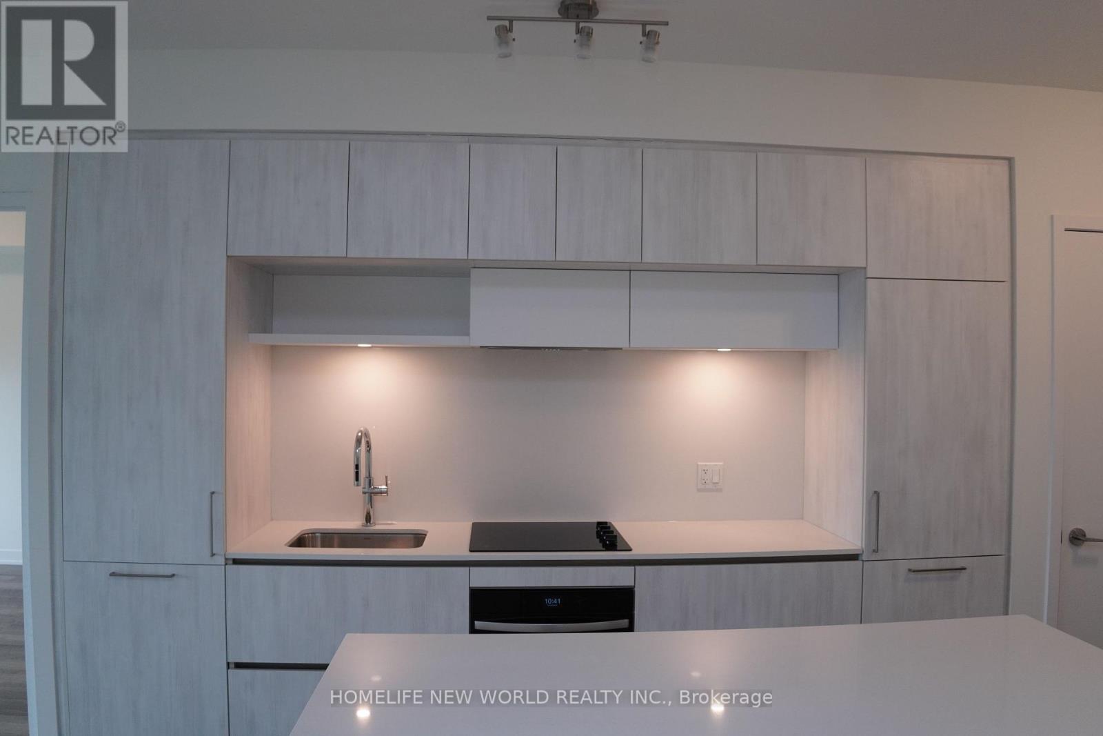Photo 5 of 706 6 David Eyer Road, Richmond Hill ON