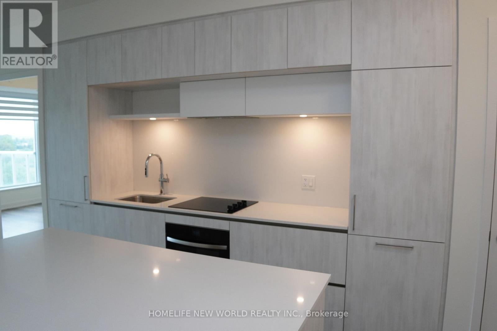 Photo 7 of 706 6 David Eyer Road, Richmond Hill ON