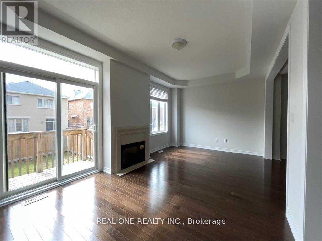 Photo 2 of 29 Paper Mills Crescent, Richmond Hill ON