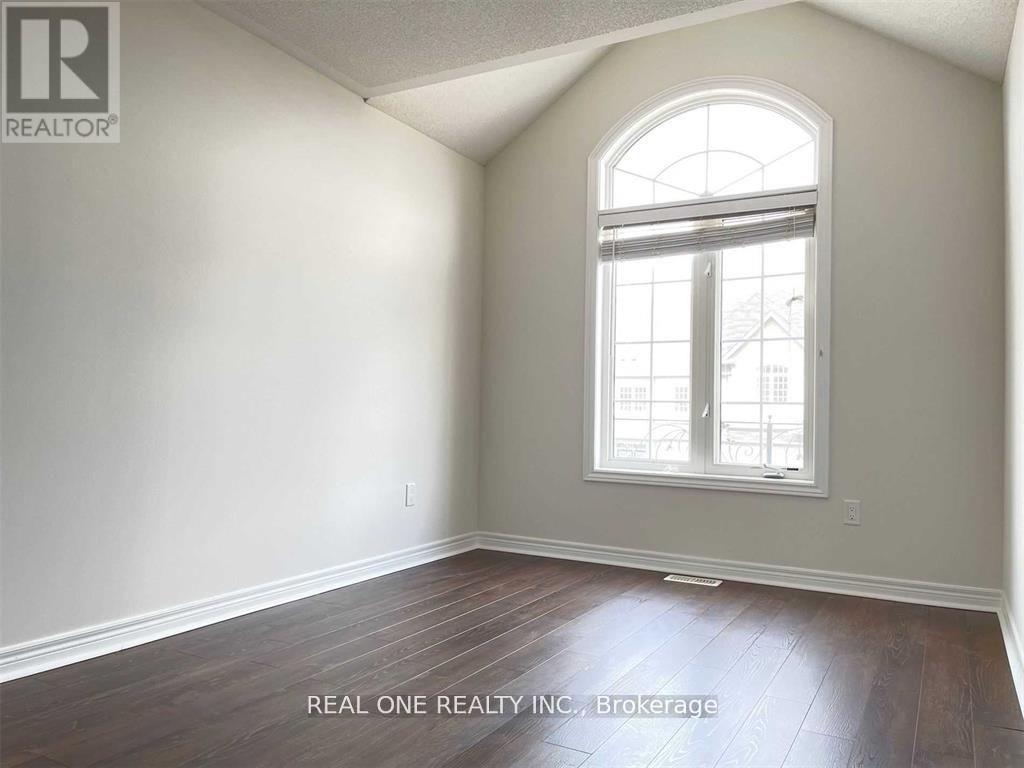 Photo 8 of 29 Paper Mills Crescent, Richmond Hill ON
