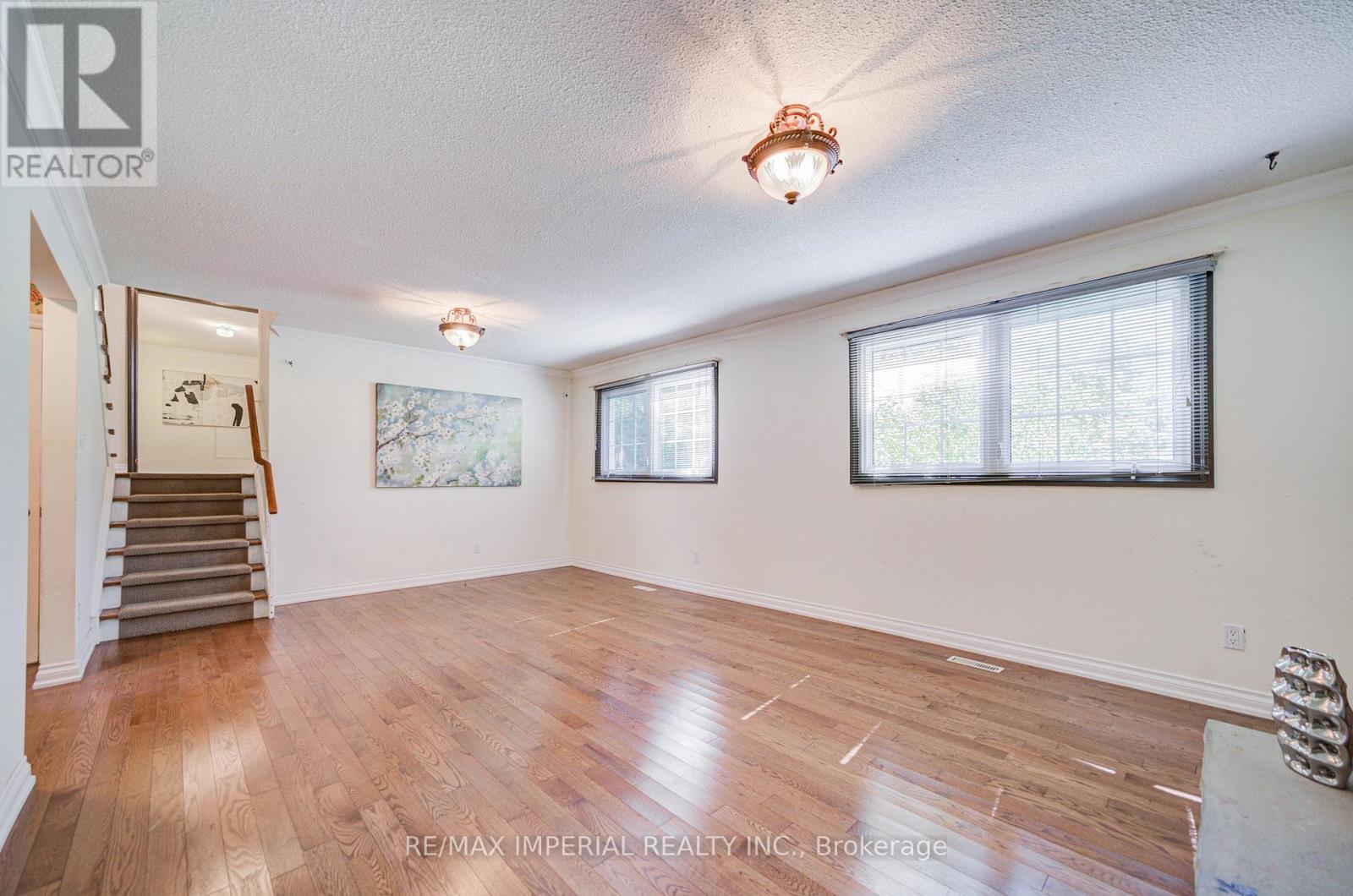 Photo 24 of 20 Blackforest Drive, Richmond Hill ON